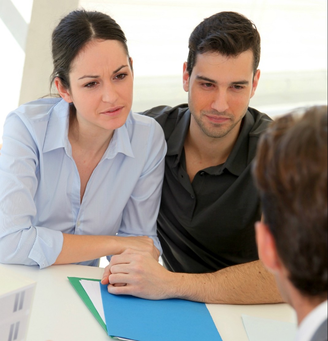 couple-discussing-with-a-real-estate-agent