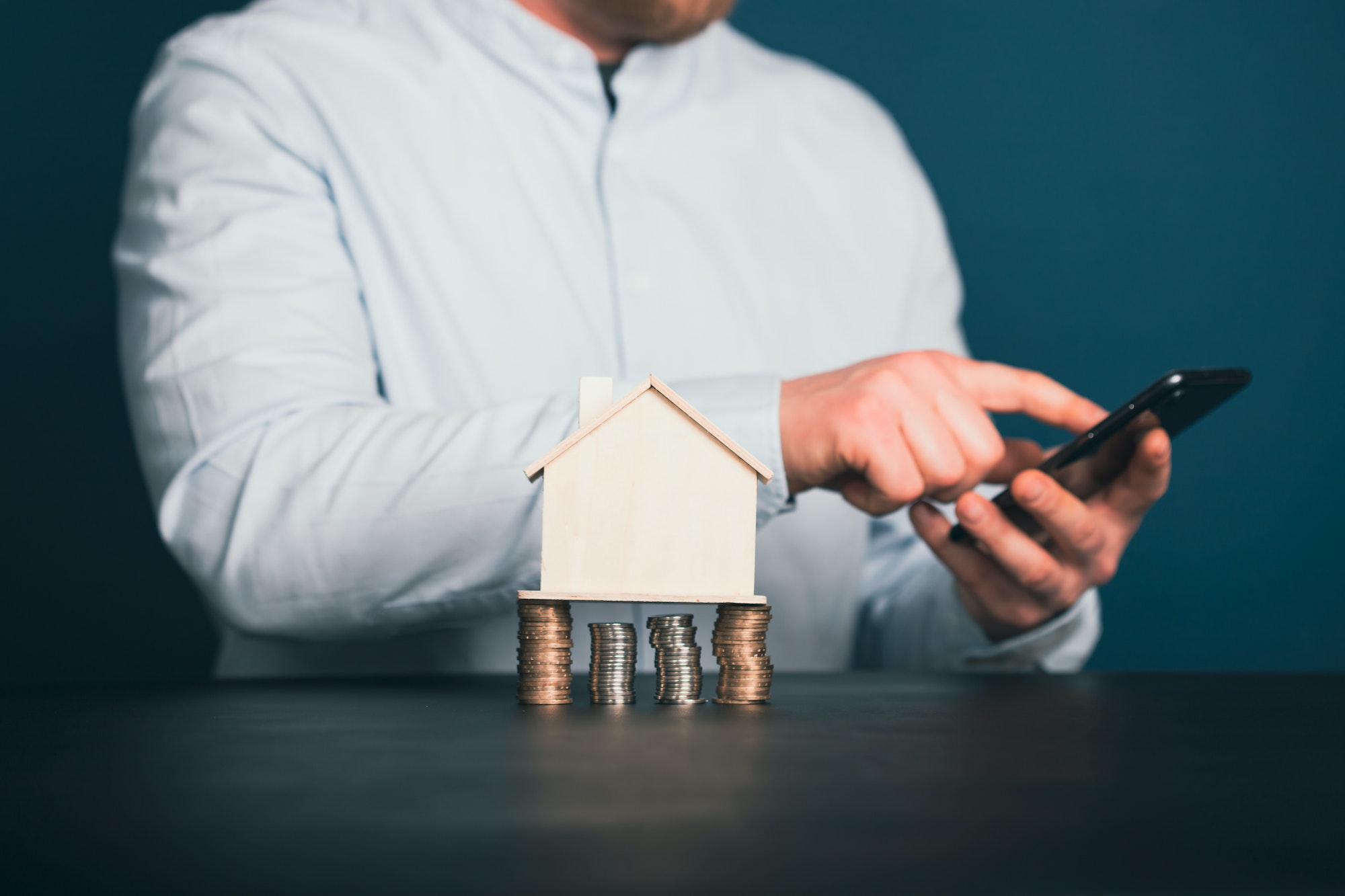 Is it worth it to invest in luxury real estate ?