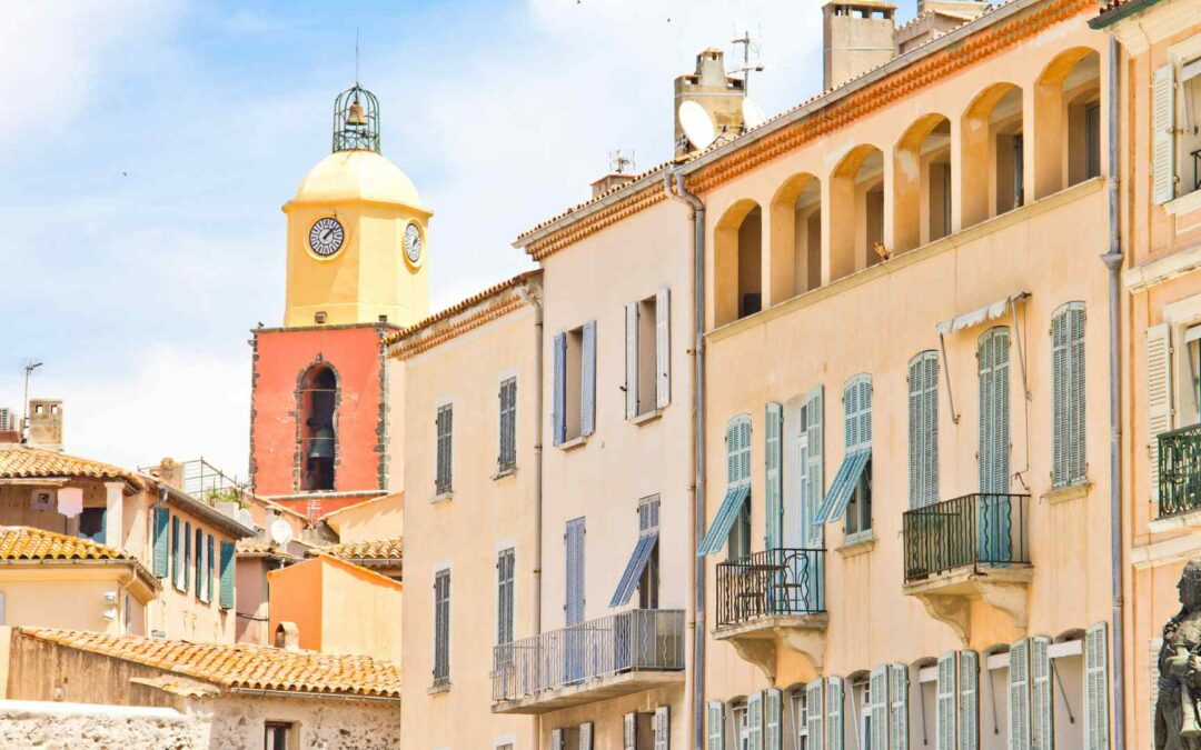 Le fasi chiave per una vendita immobiliare di successo a Saint-Tropez.